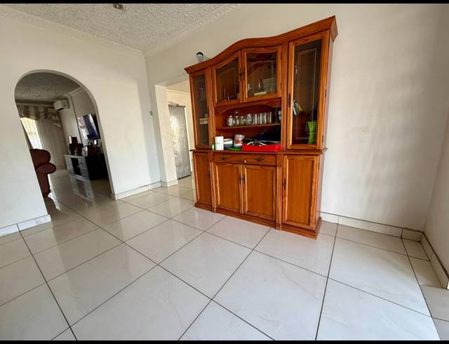 7 BEDROOM HOUSE FOR SALE IN FILLAN PARK